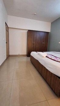 1 bhk entre apart blue ridge