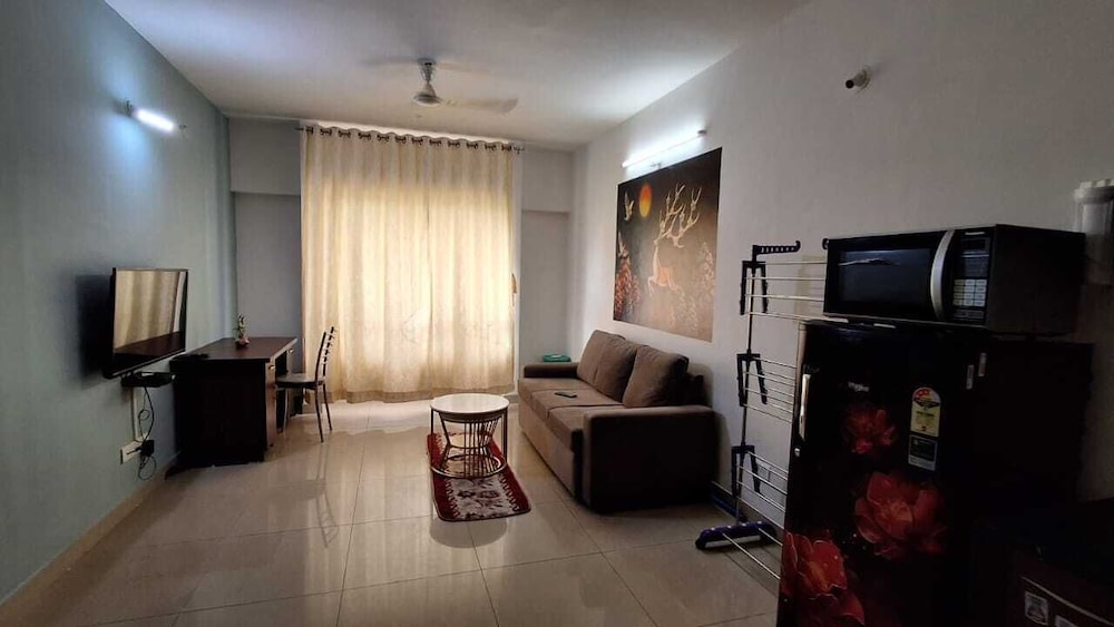 1 bhk entre apart blue ridge