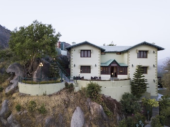 the colonial manek manor by sah