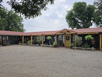 Roots Retreat,,2 star