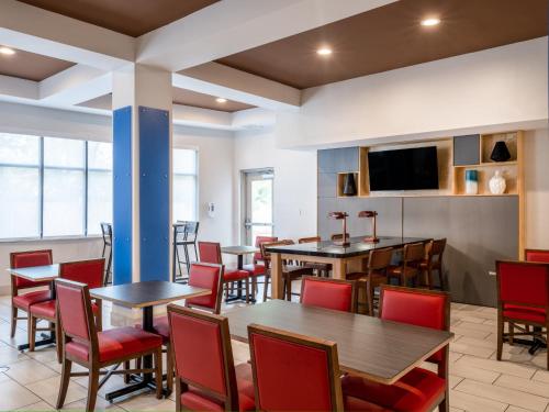 holiday inn express hotel and suites beaumont nw by ihg
