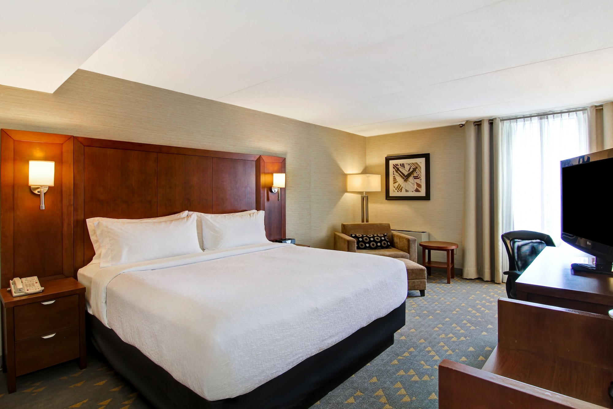 holiday inn oakville centre by ihg