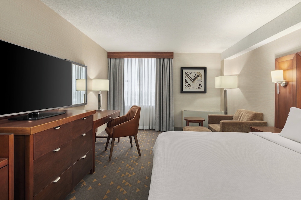 holiday inn oakville centre by ihg