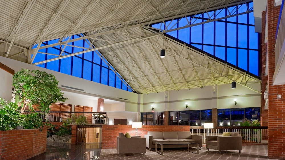 holiday inn oakville centre by ihg