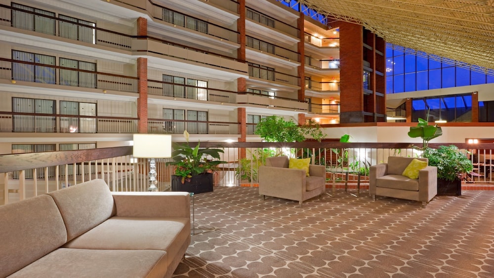 holiday inn oakville centre by ihg