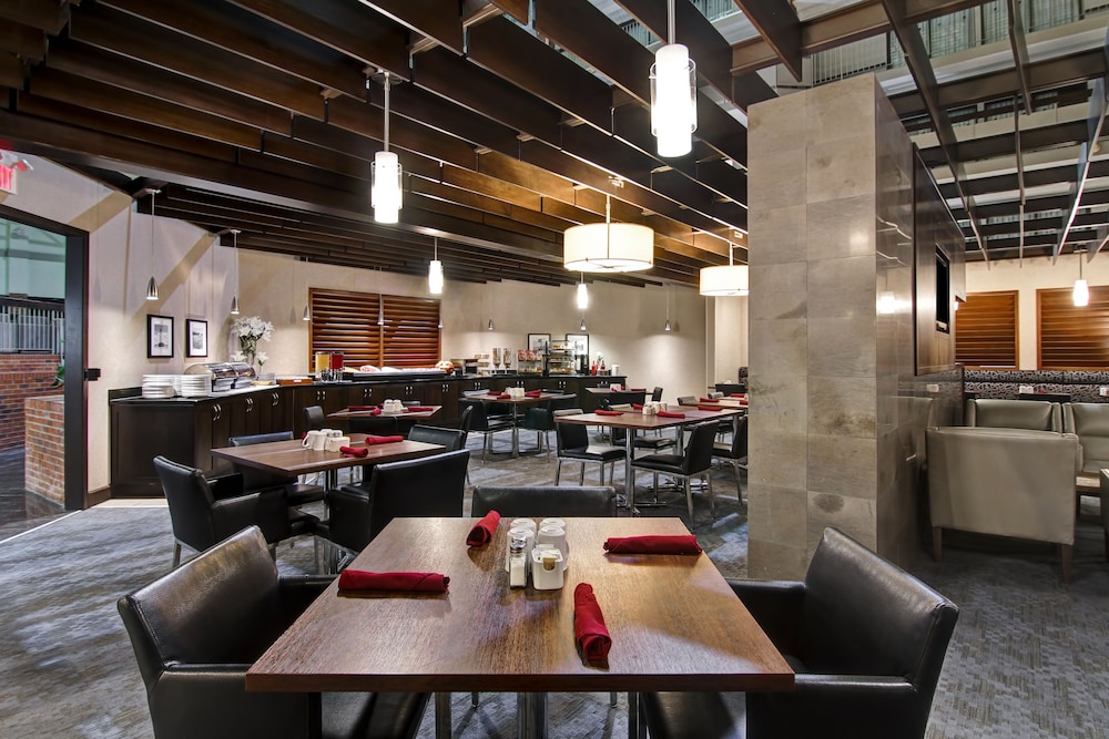 holiday inn oakville centre by ihg