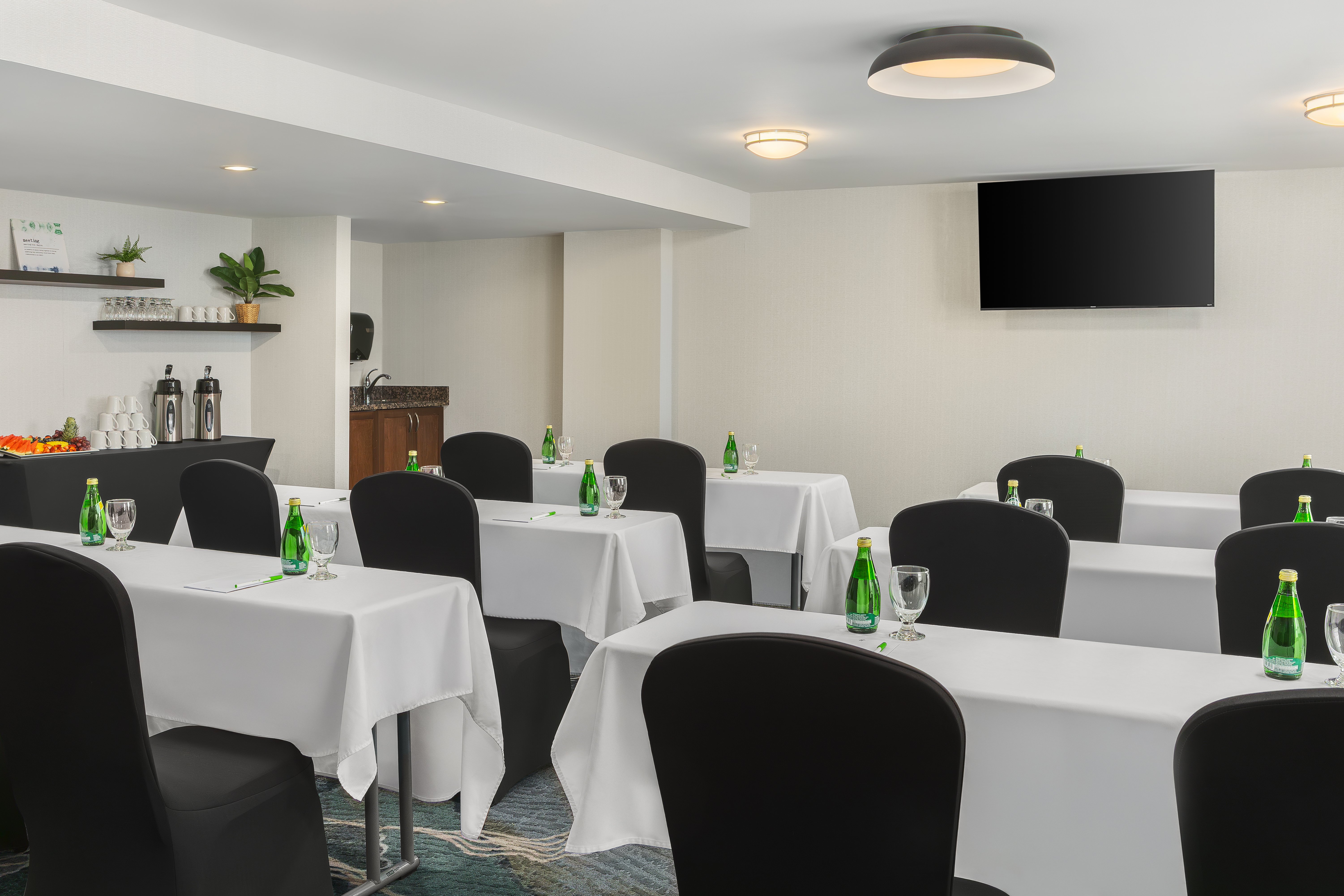holiday inn oakville centre by ihg