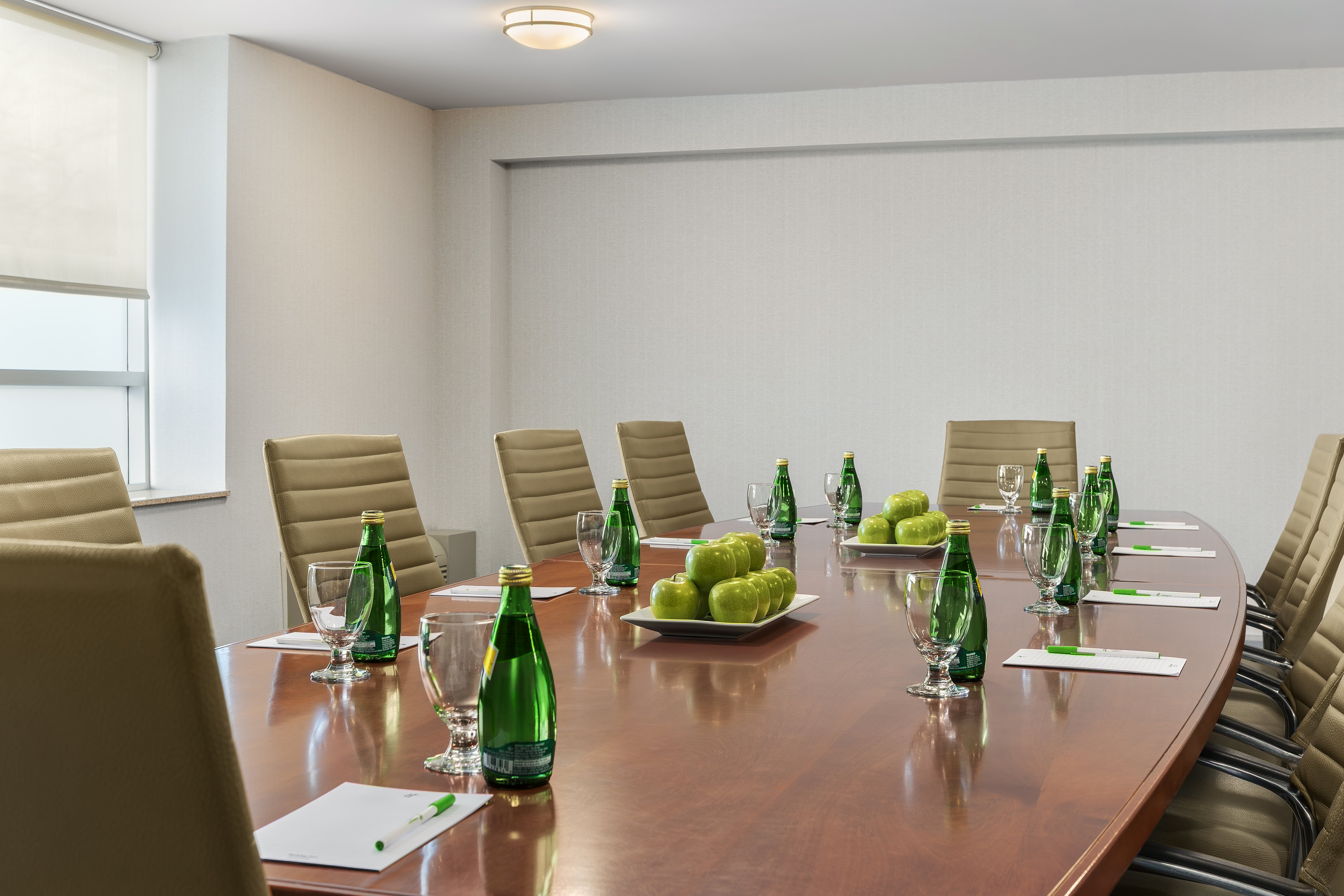holiday inn oakville centre by ihg
