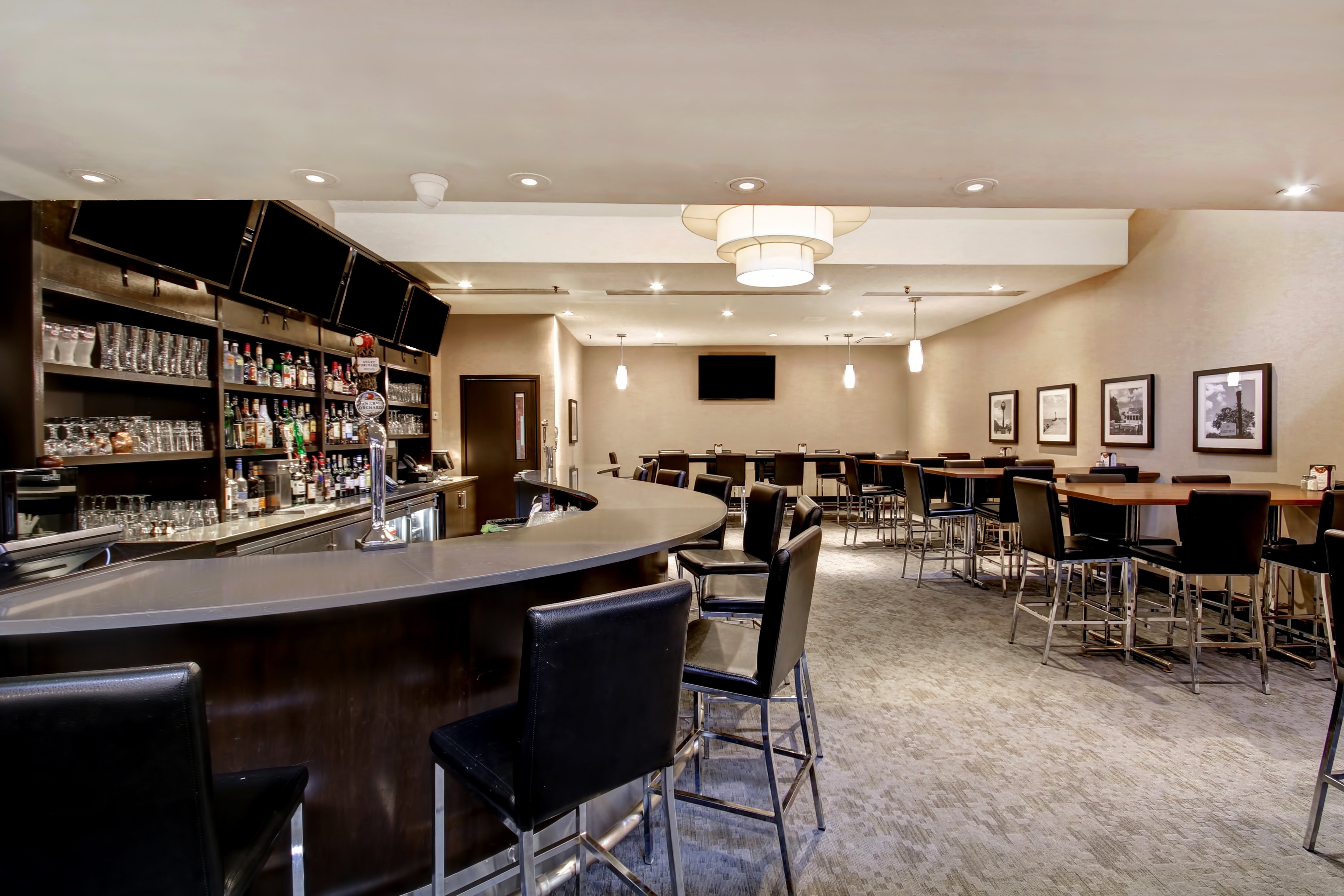 holiday inn oakville centre by ihg