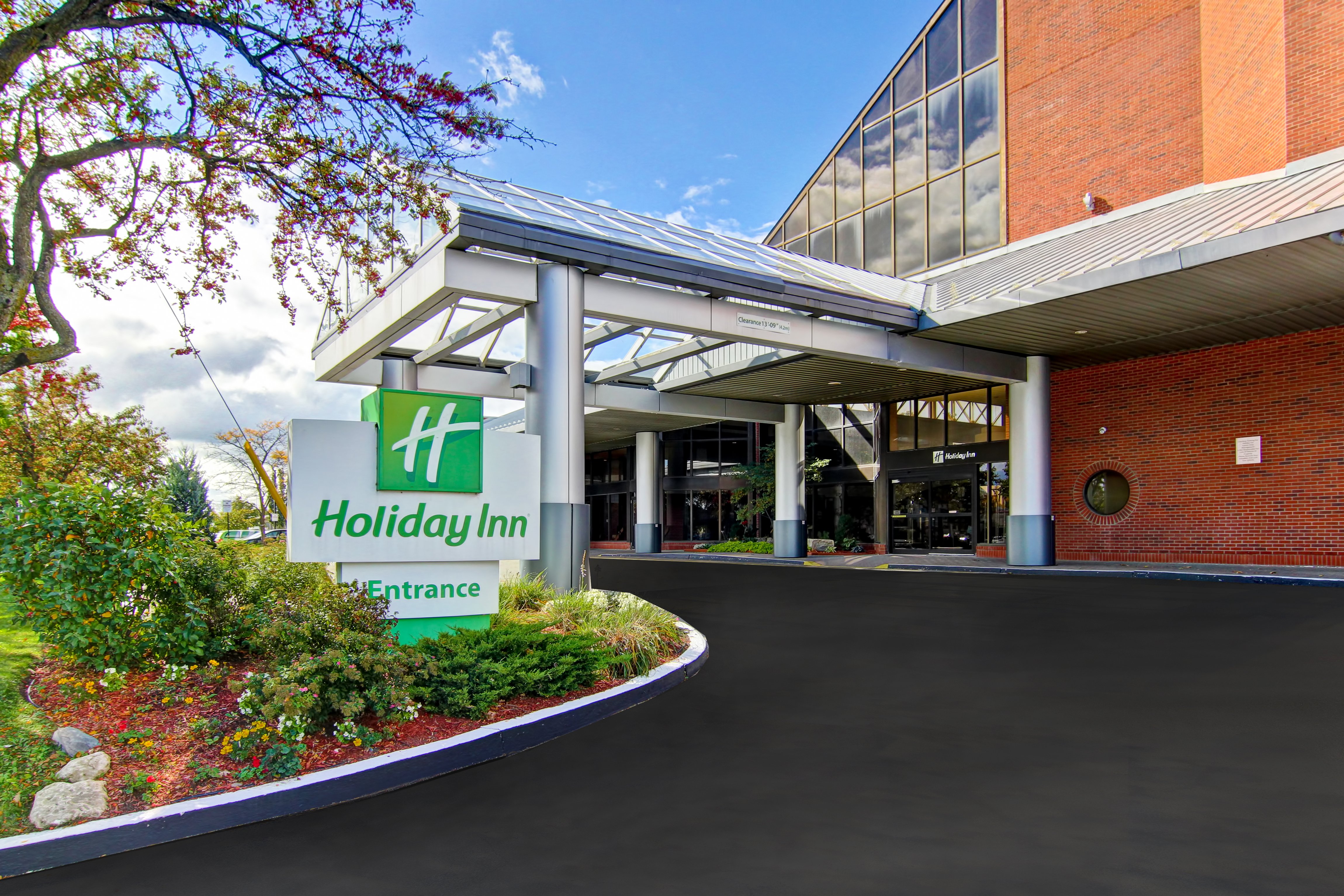 holiday inn oakville centre by ihg