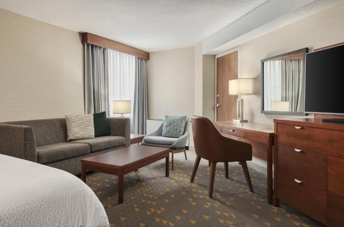 holiday inn oakville centre by ihg