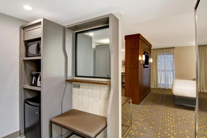 holiday inn oakville centre by ihg