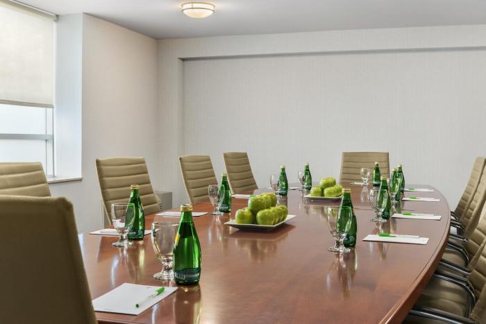 holiday inn oakville centre by ihg