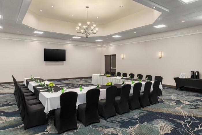 holiday inn oakville centre by ihg