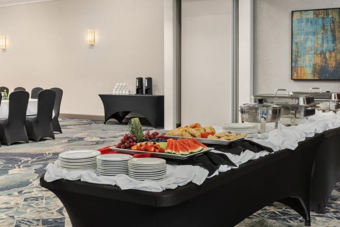 holiday inn oakville centre by ihg