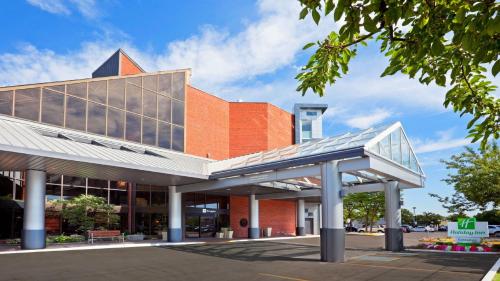 holiday inn oakville centre by ihg