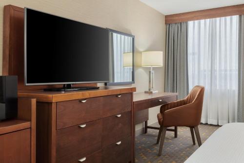 holiday inn oakville centre by ihg