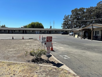 Sands Motel,,2 star