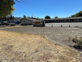 Sands Motel,,2 star