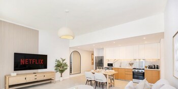 Lux  The Jbr Garden View Suite,,5 star