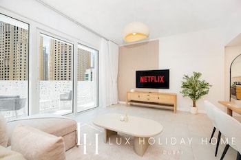 Lux  The Jbr Garden View Suite,,5 star