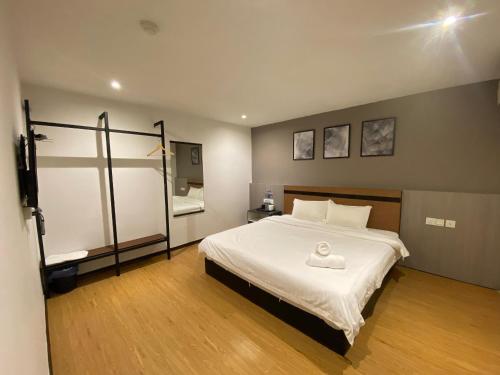 Havona Hotel - Bandar Putra Kulai - Self Check-In,,1 star