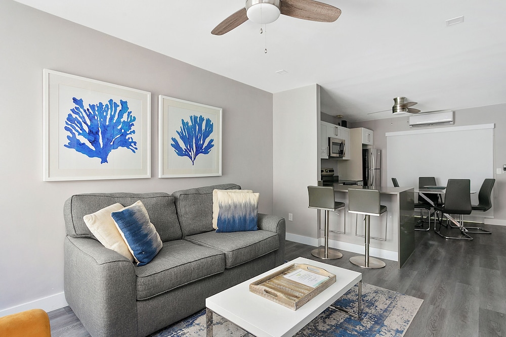 ultra modern apt by the beach
