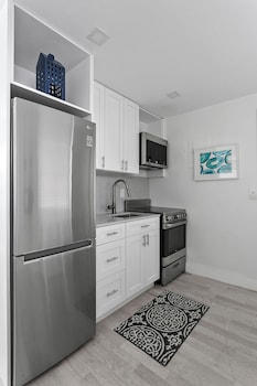 ultra spacious apt steps from the beach