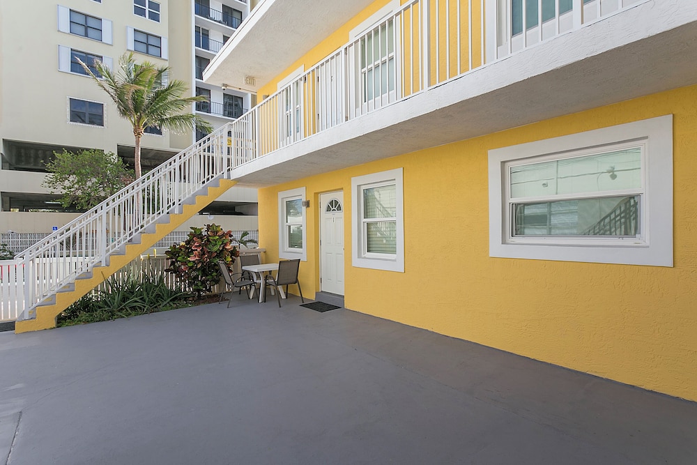 ultra spacious apt steps from the beach