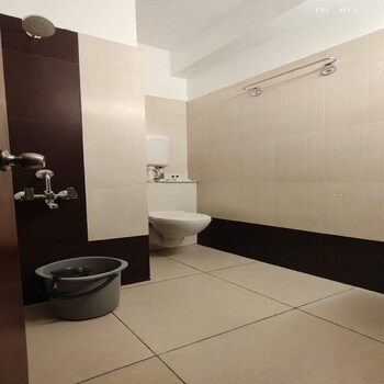 royal luxe business class hotel