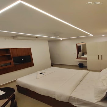 royal luxe business class hotel
