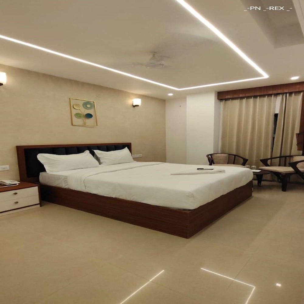 royal luxe business class hotel