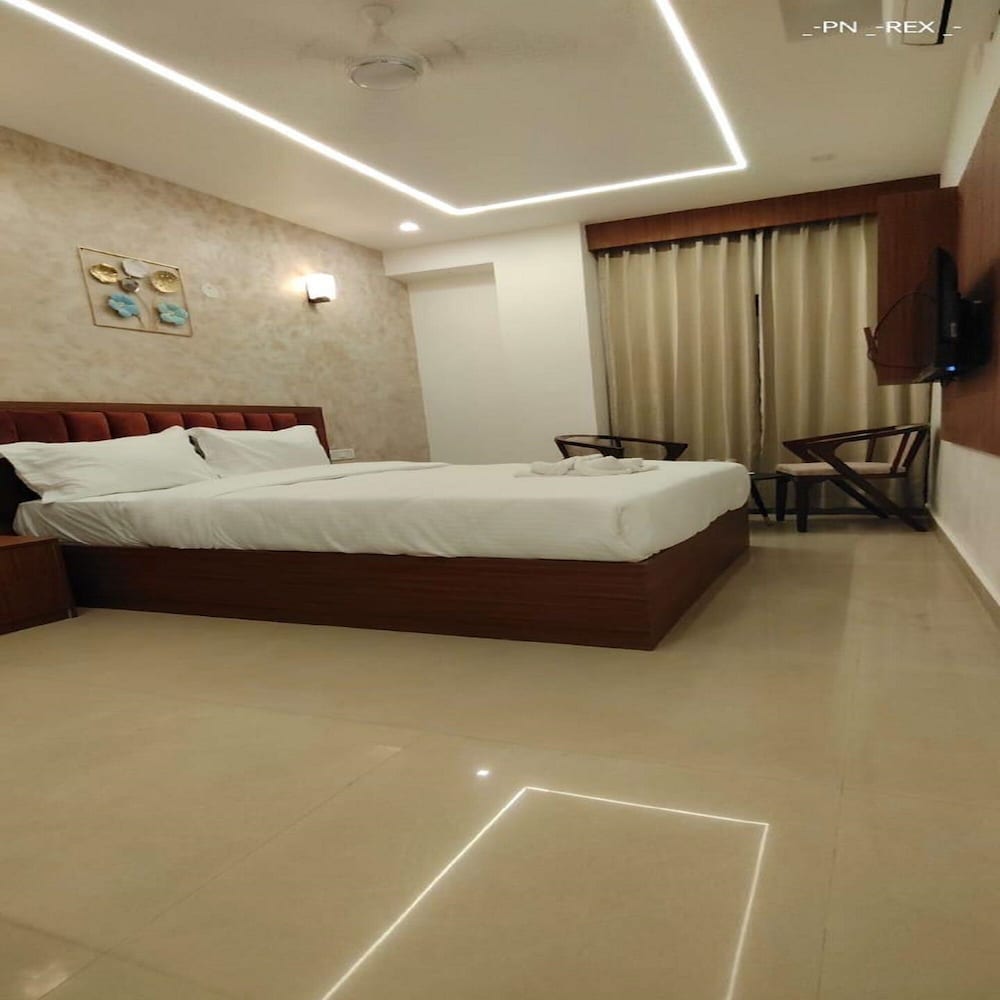 royal luxe business class hotel