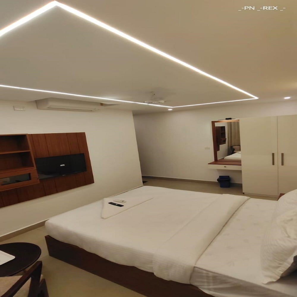 royal luxe business class hotel