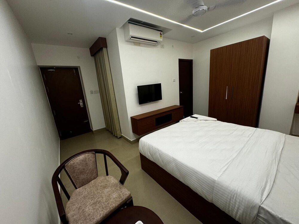 royal luxe business class hotel