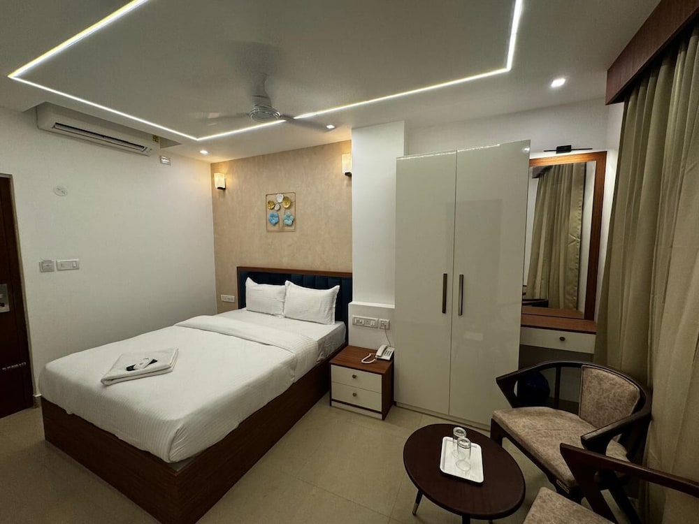 royal luxe business class hotel