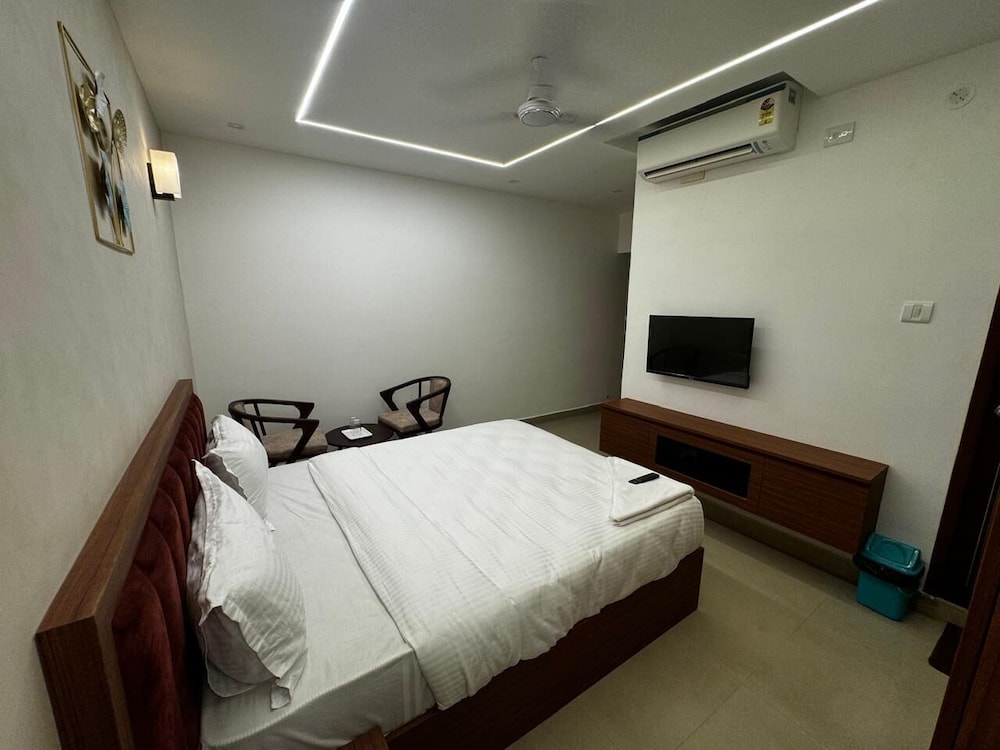 royal luxe business class hotel
