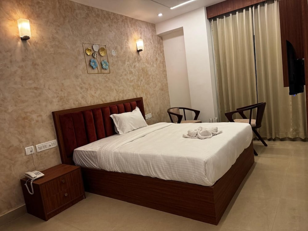 royal luxe business class hotel
