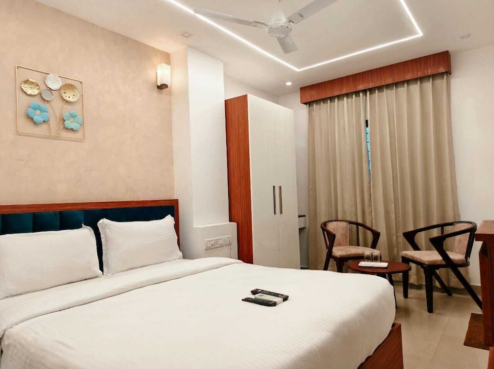 royal luxe business class hotel