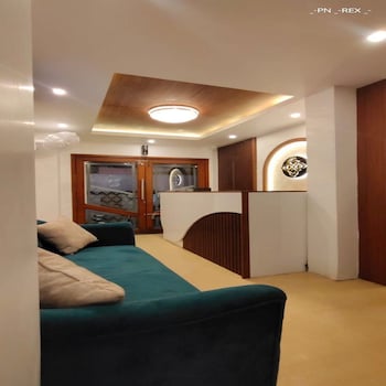 royal luxe business class hotel