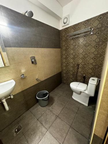 Royal Luxe Business Class Hotel,,2 star