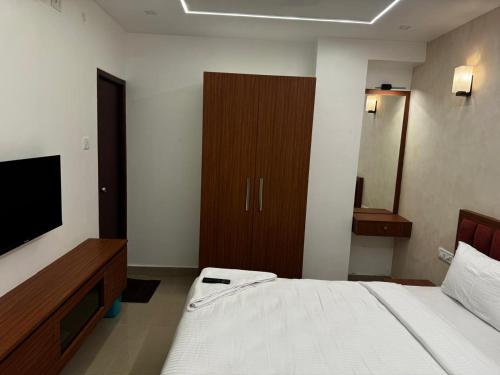 royal luxe business class hotel