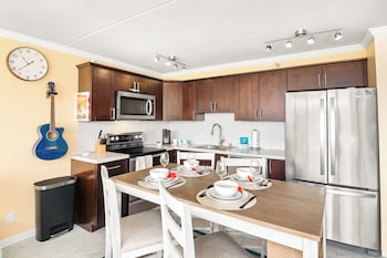 Premium Remodeled Condo With Ocean View And Parking,201 Ohua Ave, Tower 1,4 star