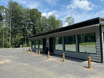 Golden Pond Cabins,,2 star