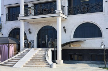 ketrin hotel and restaurant