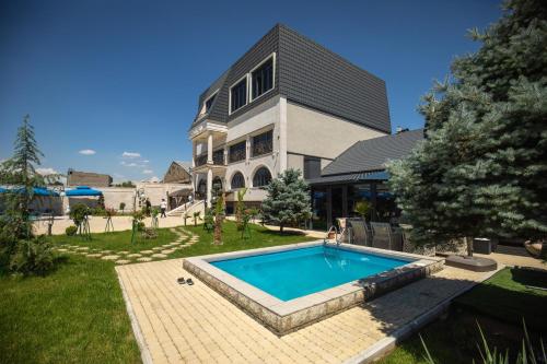 ketrin hotel and restaurant