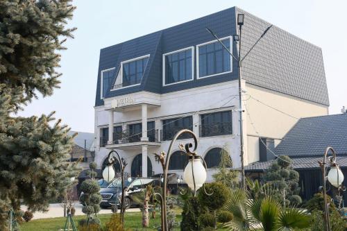 ketrin hotel and restaurant