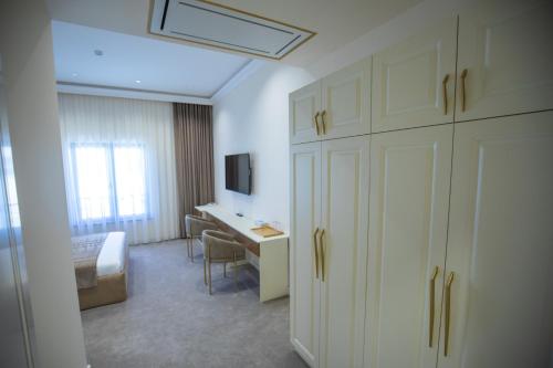 ketrin hotel and restaurant