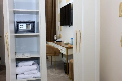 ketrin hotel and restaurant