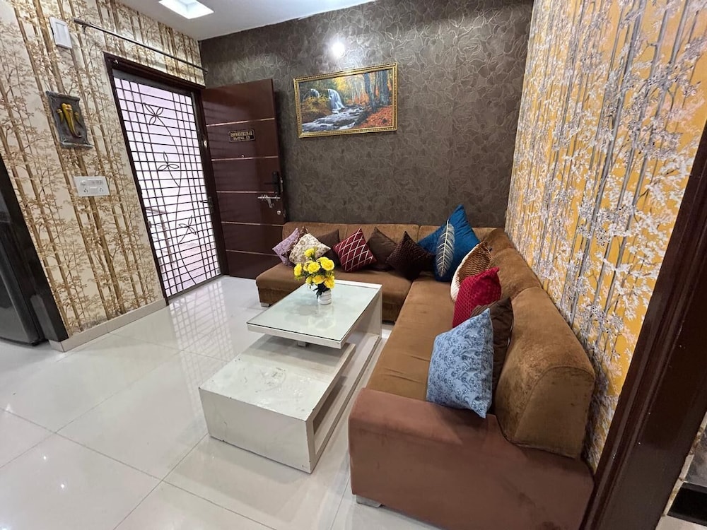 entire 3bhk luxury flat in zirakpur panchkula chandigarh mohali punjab india